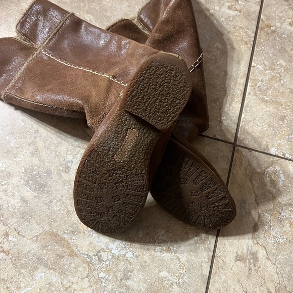 Timberland Heeled Boots - Picture 5 of 9